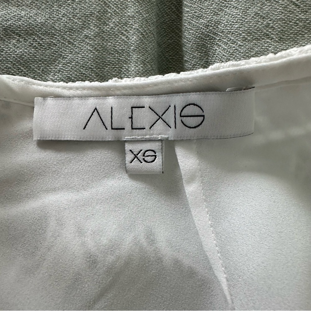 Alexis Women’s White Lace Micro Shorts Size XS - Picture 3 of 6